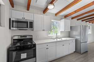 featured image of 1415 E Adelaide Dr