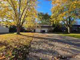 featured image of 624 Crestview Dr