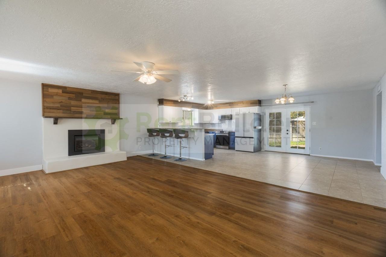 12905 Marble Ave Ne - Photo 3 of 23