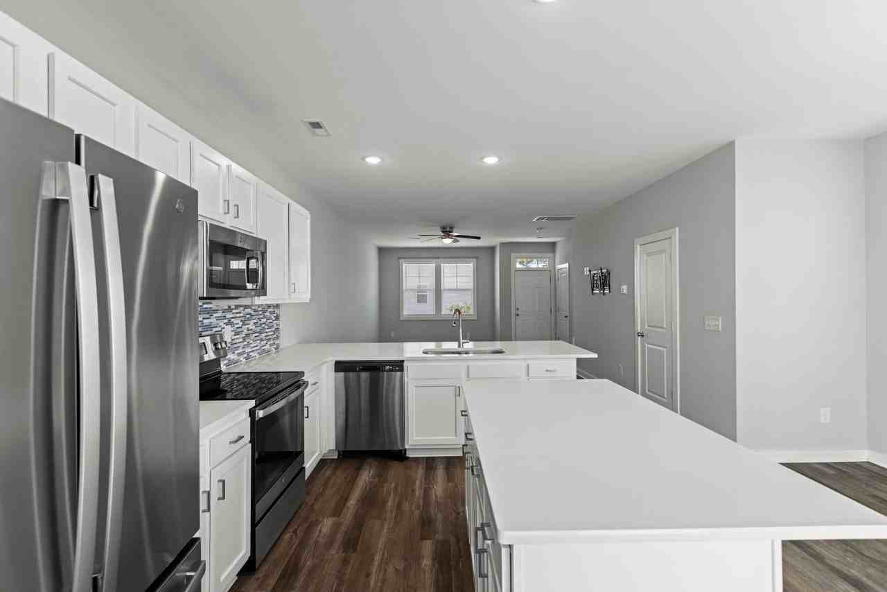 413 Sunfish Ln - Photo 3 of 22