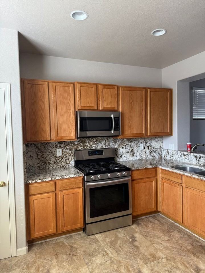 1210 Shadow Ln - Photo 2 of 13