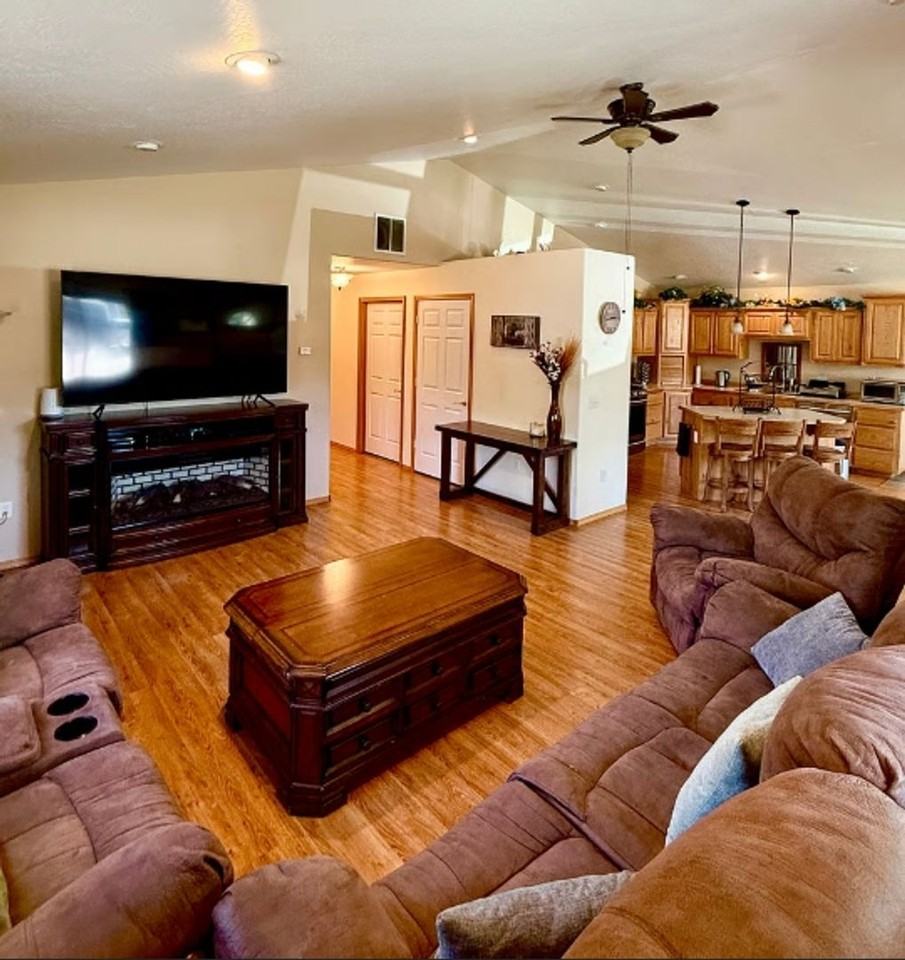 6102 Avon Ln - Photo 3 of 21