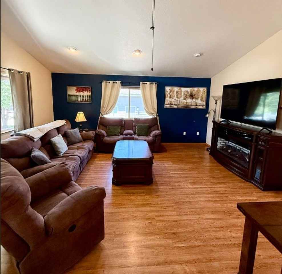 6102 Avon Ln - Photo 7 of 21