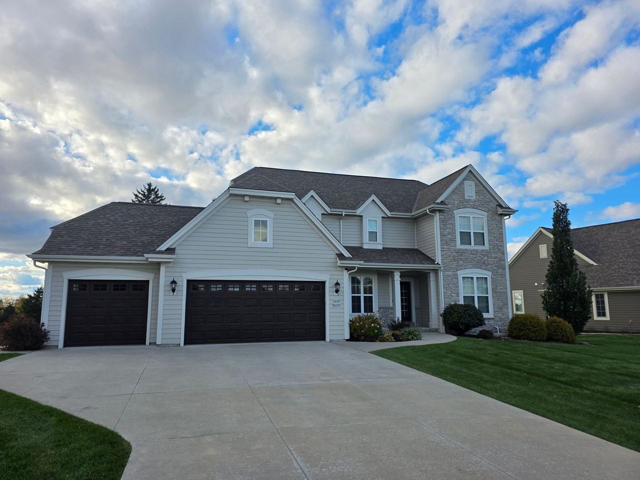 W239N3743 River Birch Ct - Photo 2 of 45