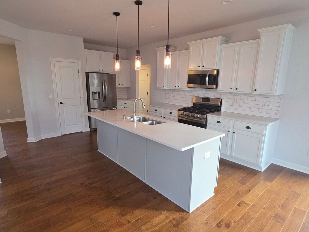 W239N3743 River Birch Ct - Photo 3 of 45