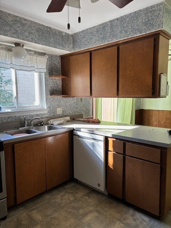 798 Sunset Street - Photo 7 of 21