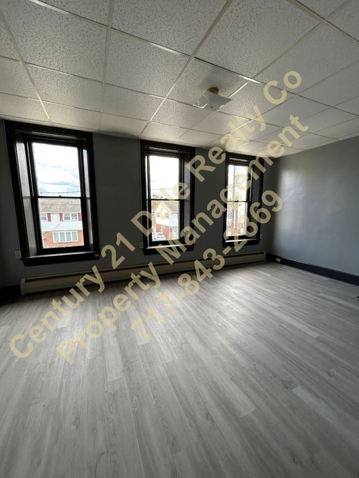 Locust Street 815 - Photo 4 of 31