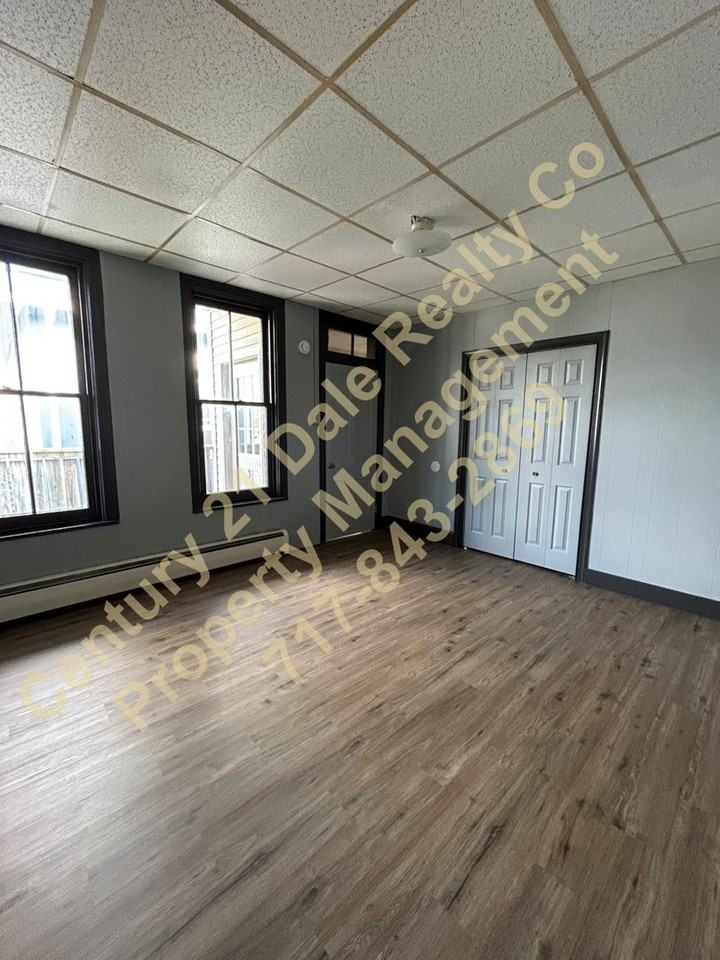 Locust Street 815 - Photo 5 of 31