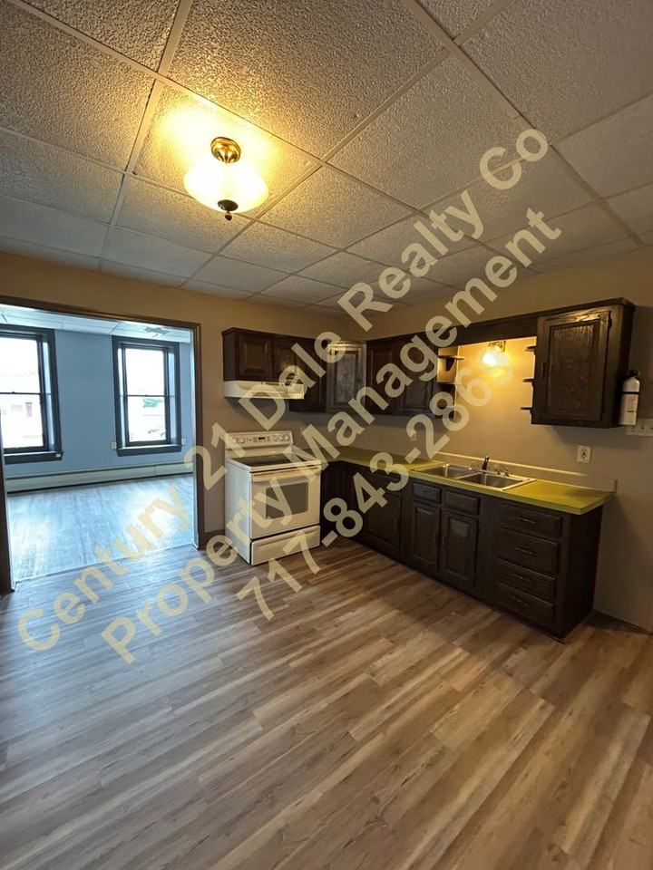 Locust Street 815 - Photo 6 of 31