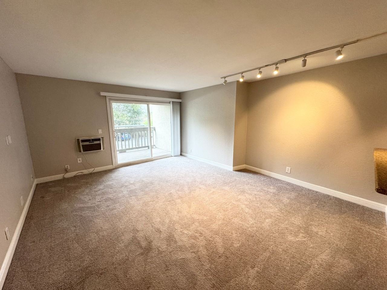 1087 Murrieta Blvd #243 - Photo 6 of 11