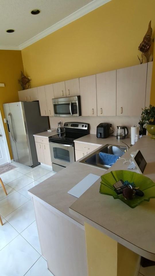 1481 Sw 105th Ave - Photo 3 of 9