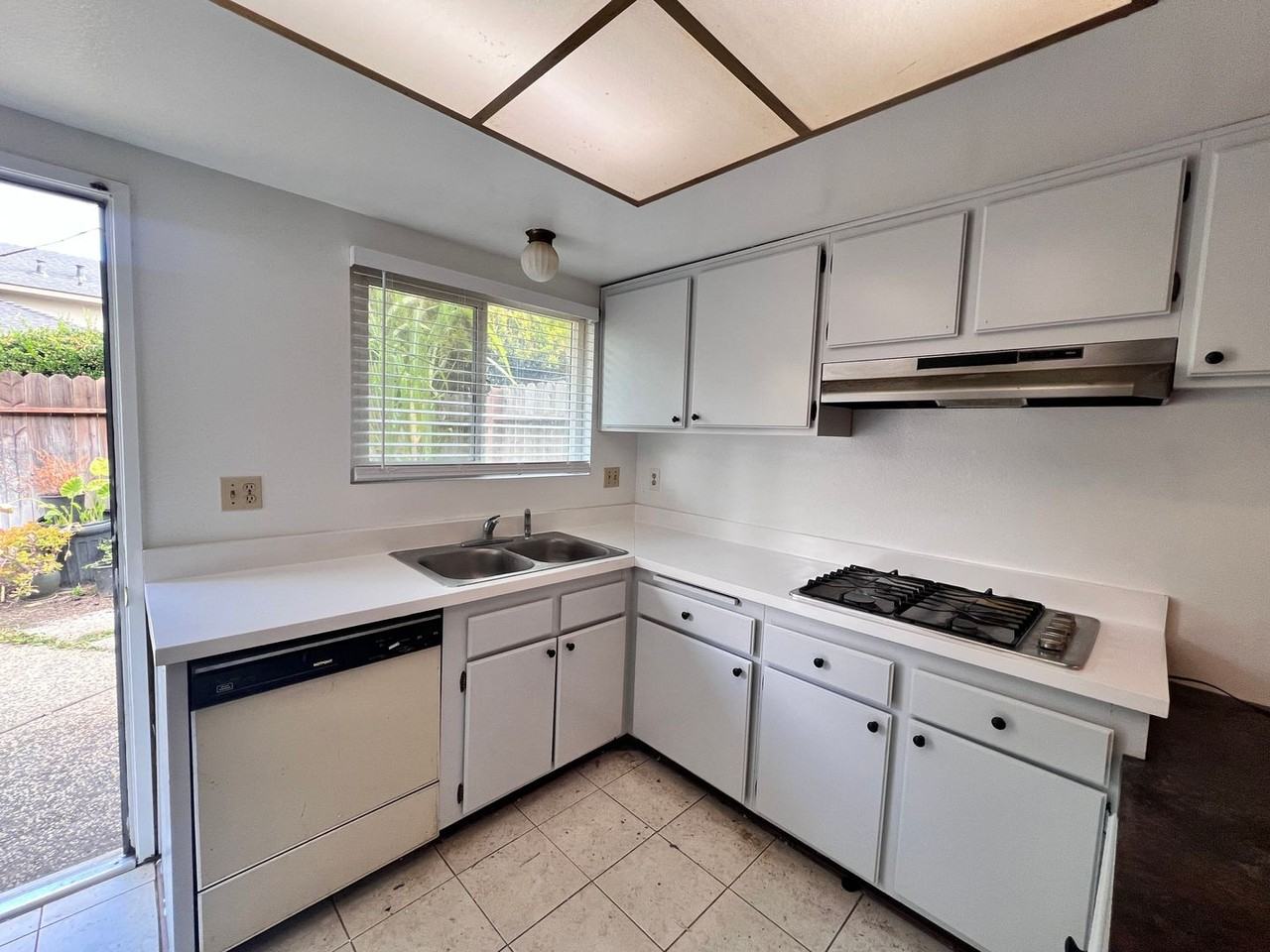 1740 De Marietta Avenue - Photo 7 of 19