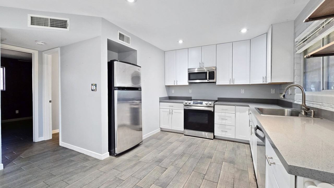 6739 North 16th Street #14 - Photo 6 of 19