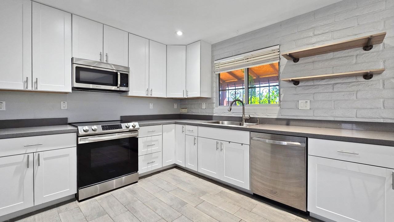 6739 North 16th Street #14 - Photo 7 of 19