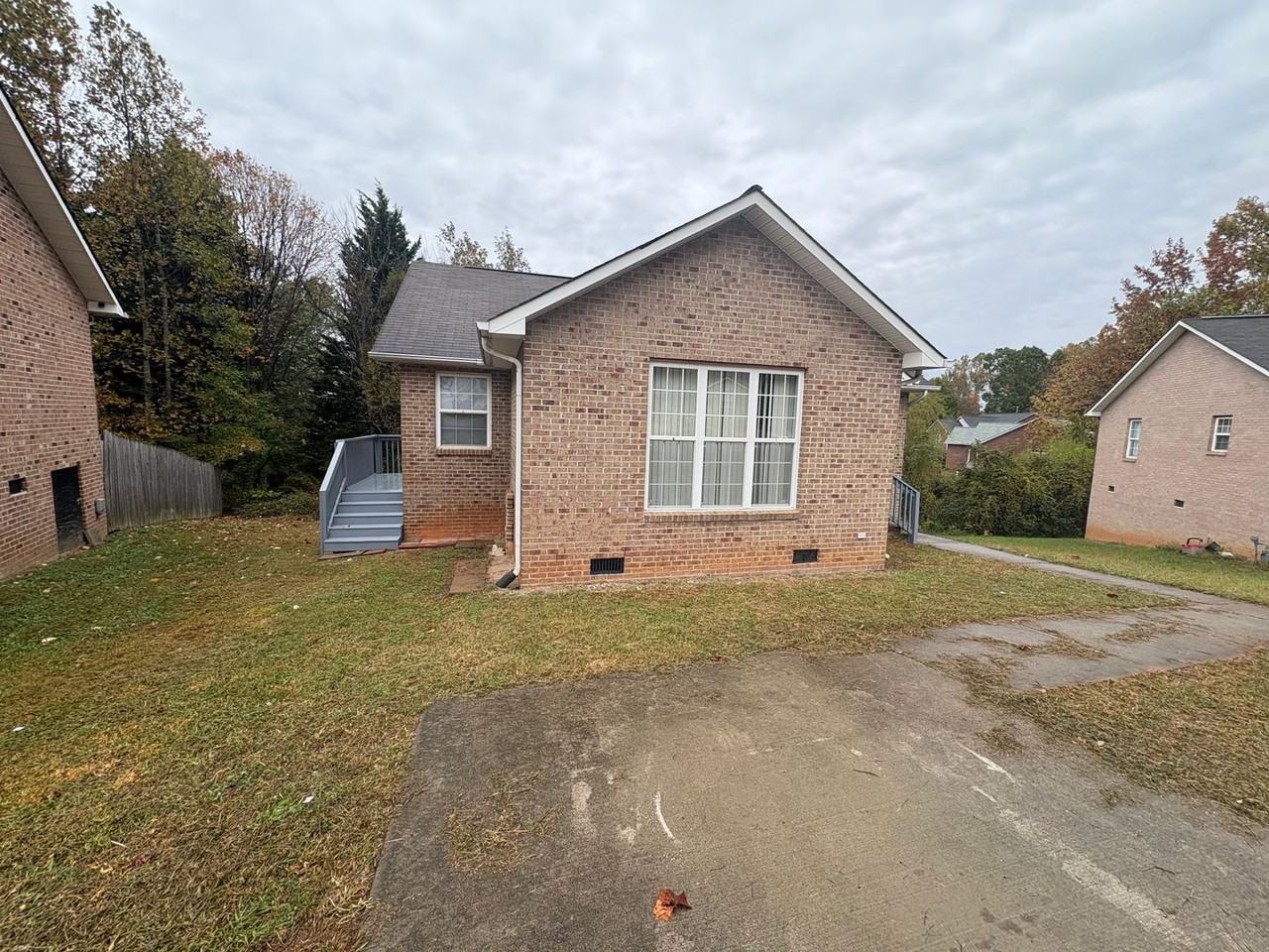 209 Thomas Street - Photo 2 of 16