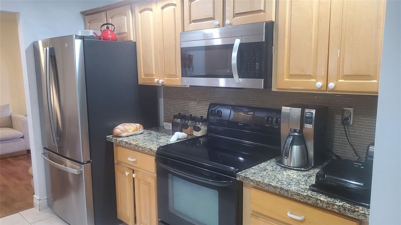 616 Se 8th Ave - Photo 2 of 27