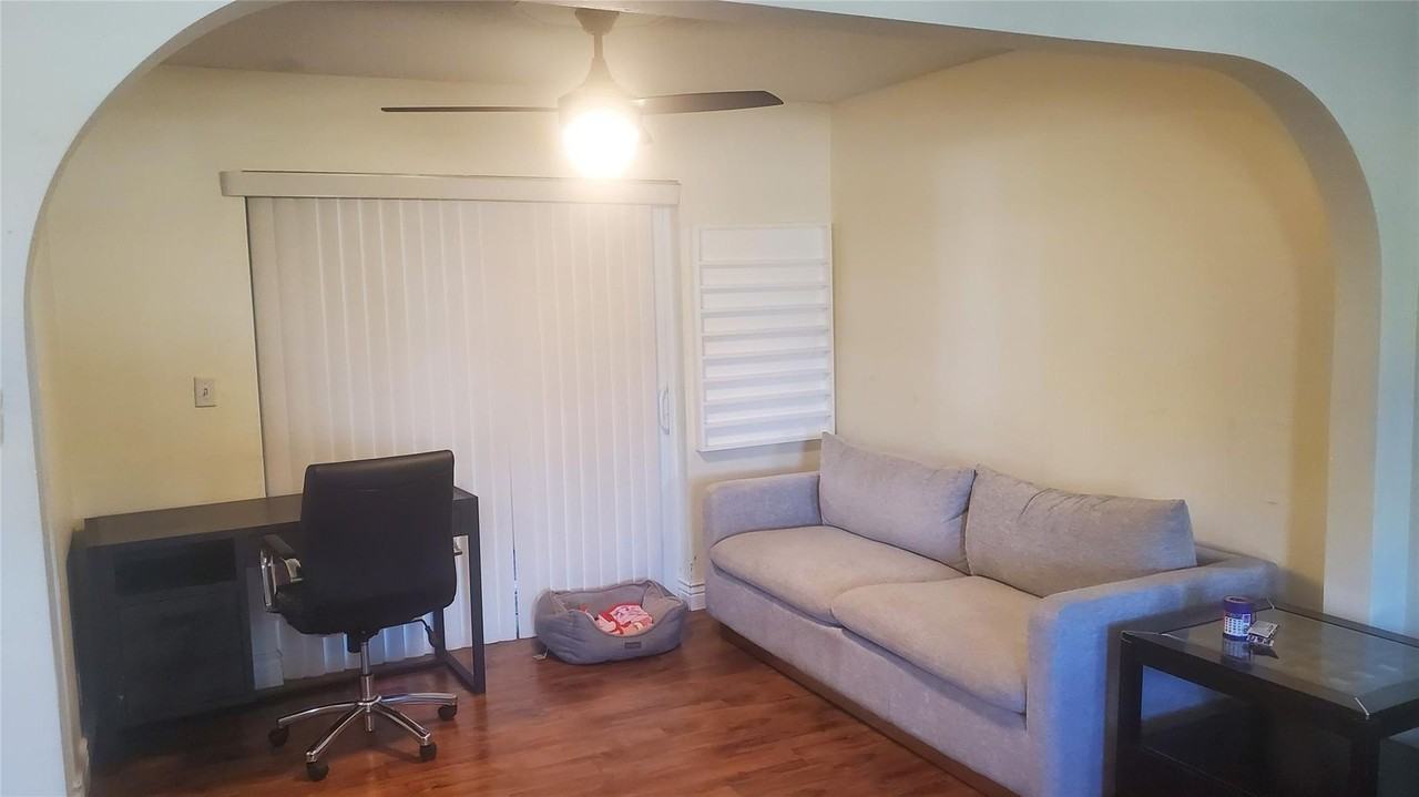 616 Se 8th Ave - Photo 5 of 27