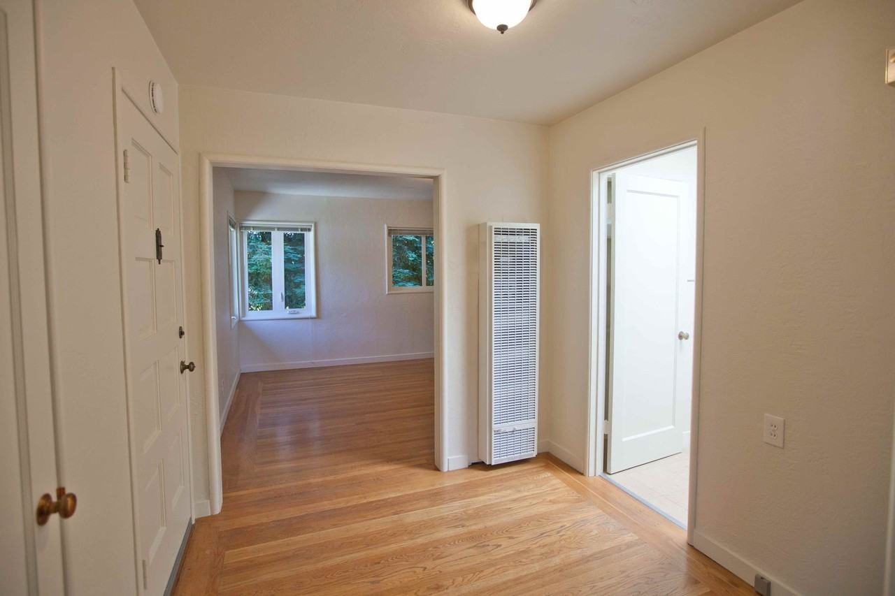 2416 California St Apt A - Photo 2 of 9