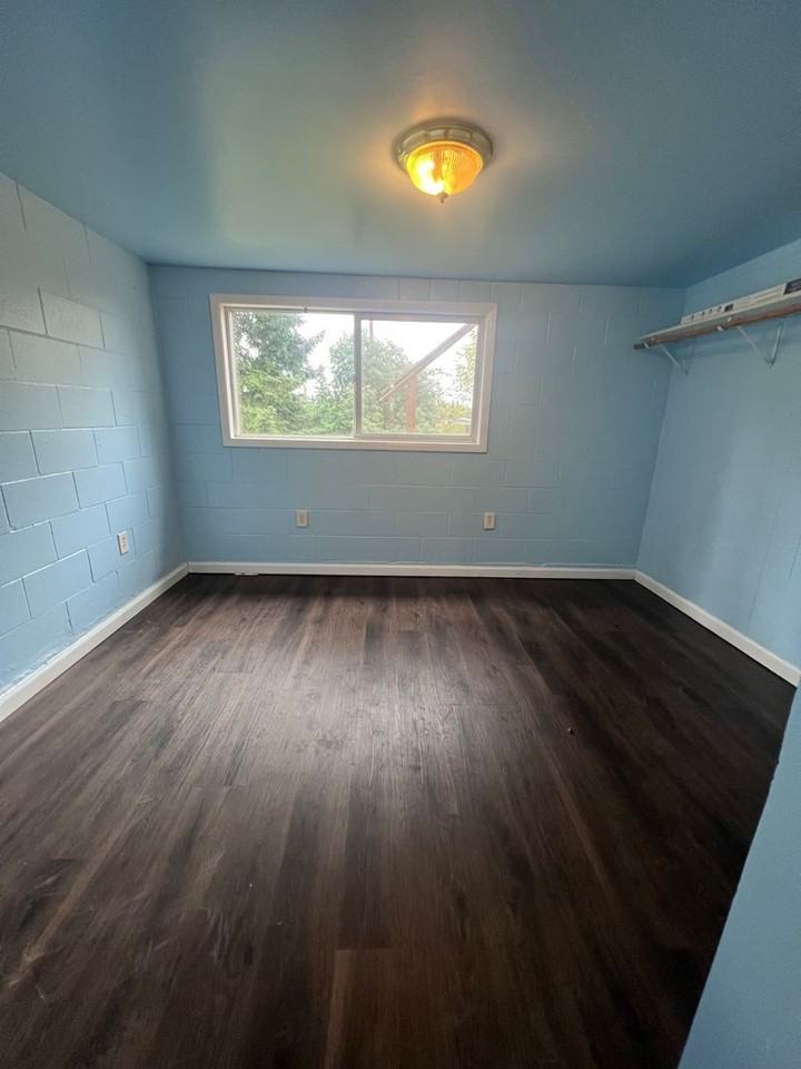 1203 Roosevelt Blvd W - Photo 2 of 5