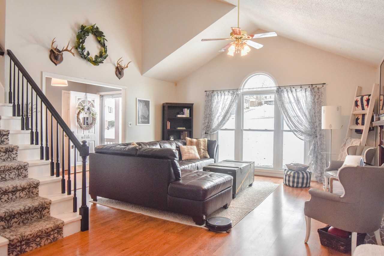 2009 W Creek Ct - Photo 2 of 20