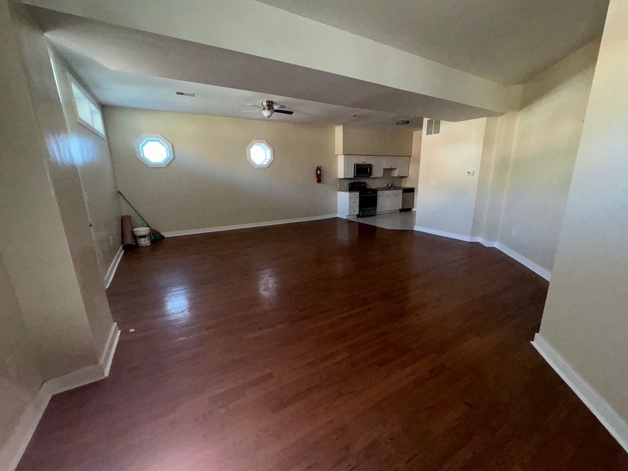 1214 Yorkship Sq - Photo 2 of 7