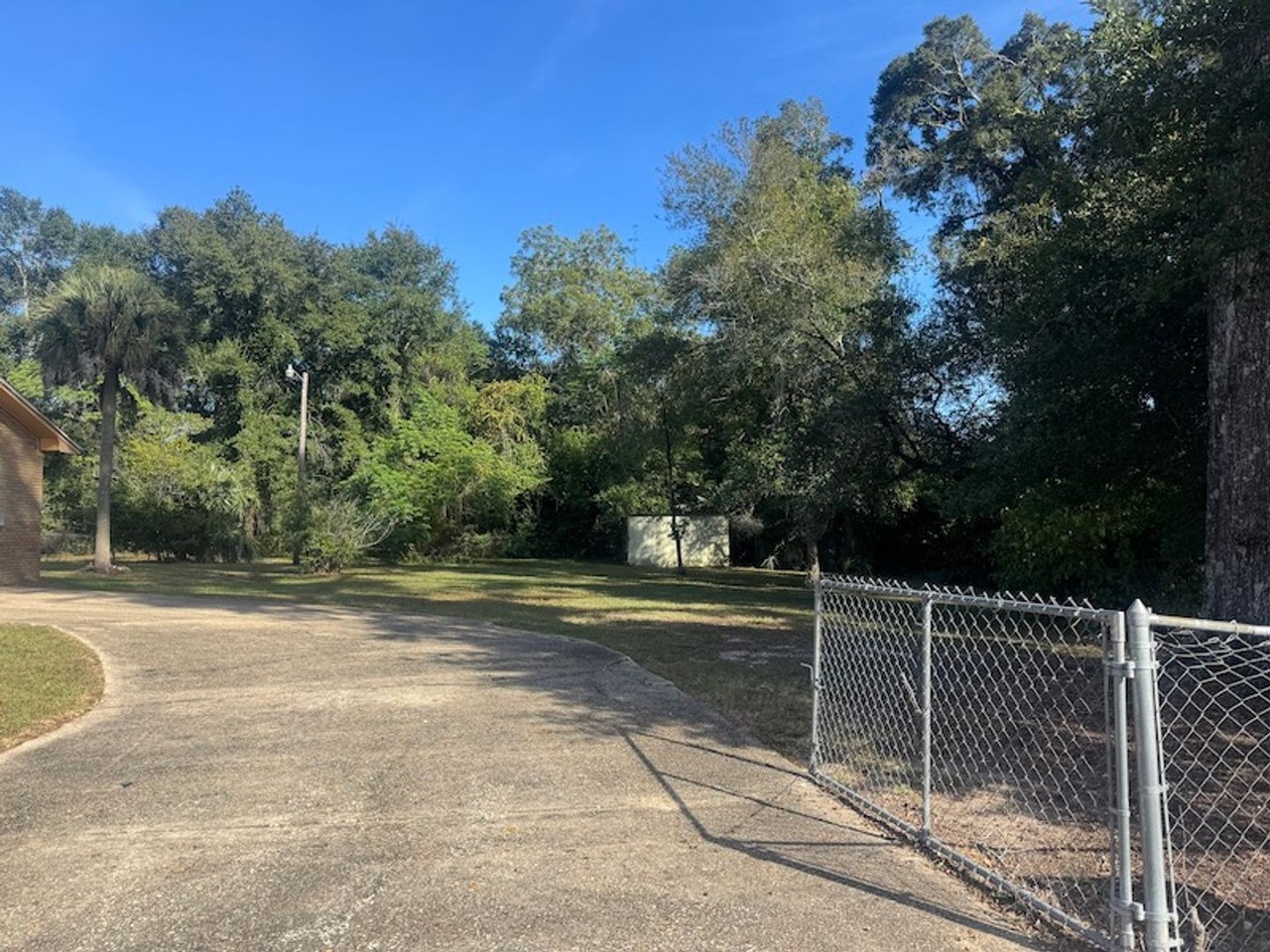 697 Green St - Photo 3 of 24