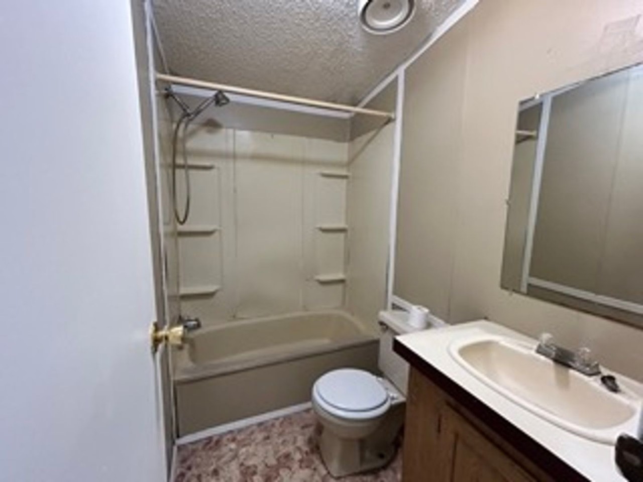 7051 Larkin Pl E - Photo 7 of 8