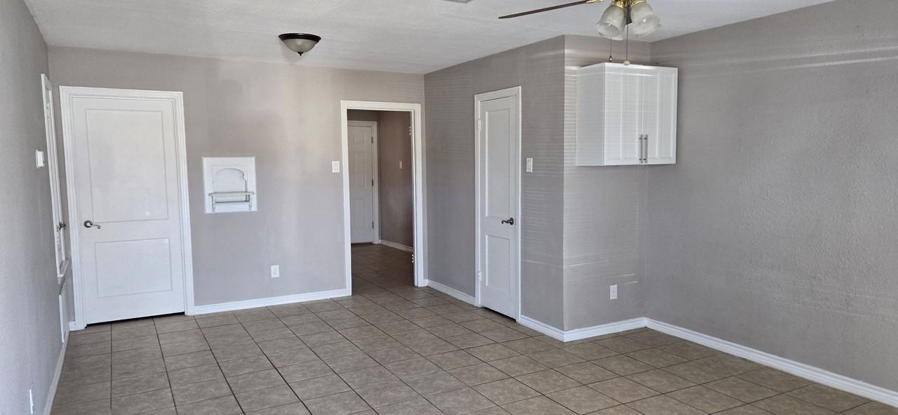 1912 Wood St - Photo 2 of 10