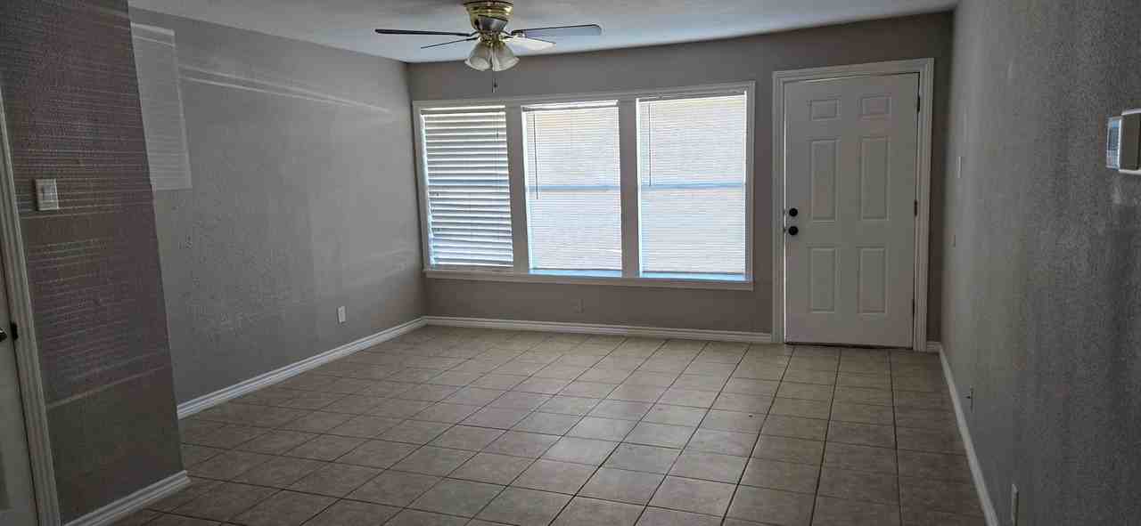 1912 Wood St - Photo 3 of 10