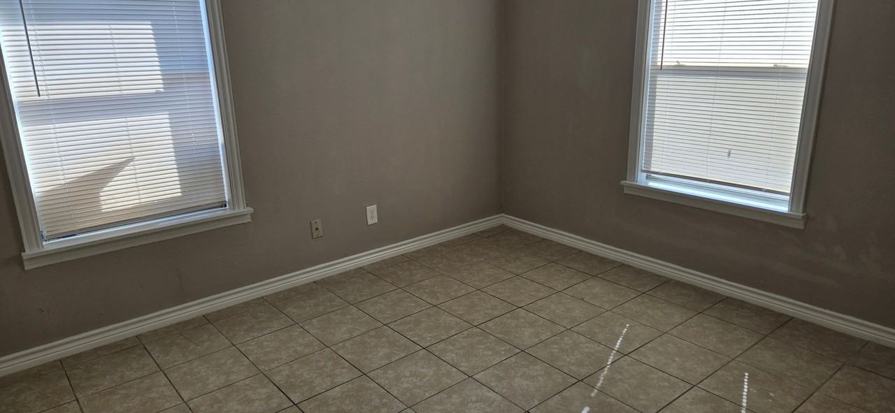 1912 Wood St - Photo 7 of 10