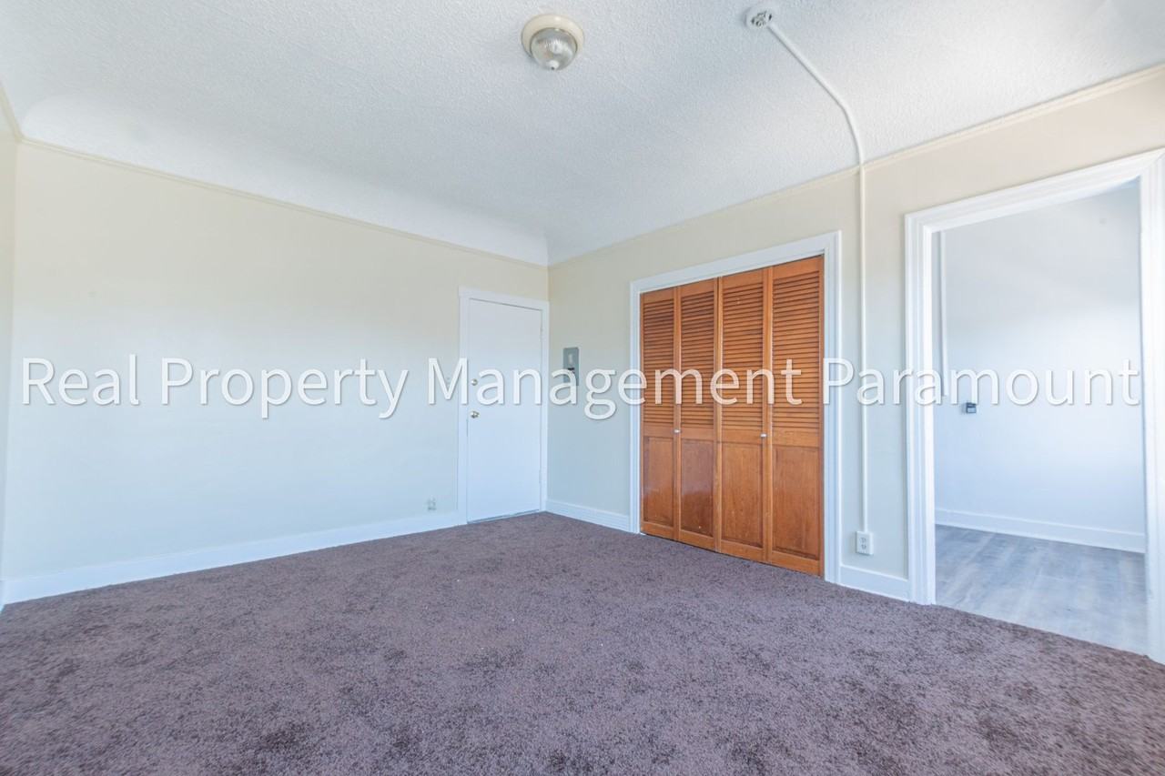 1628 W 45th St - Photo 2 of 9