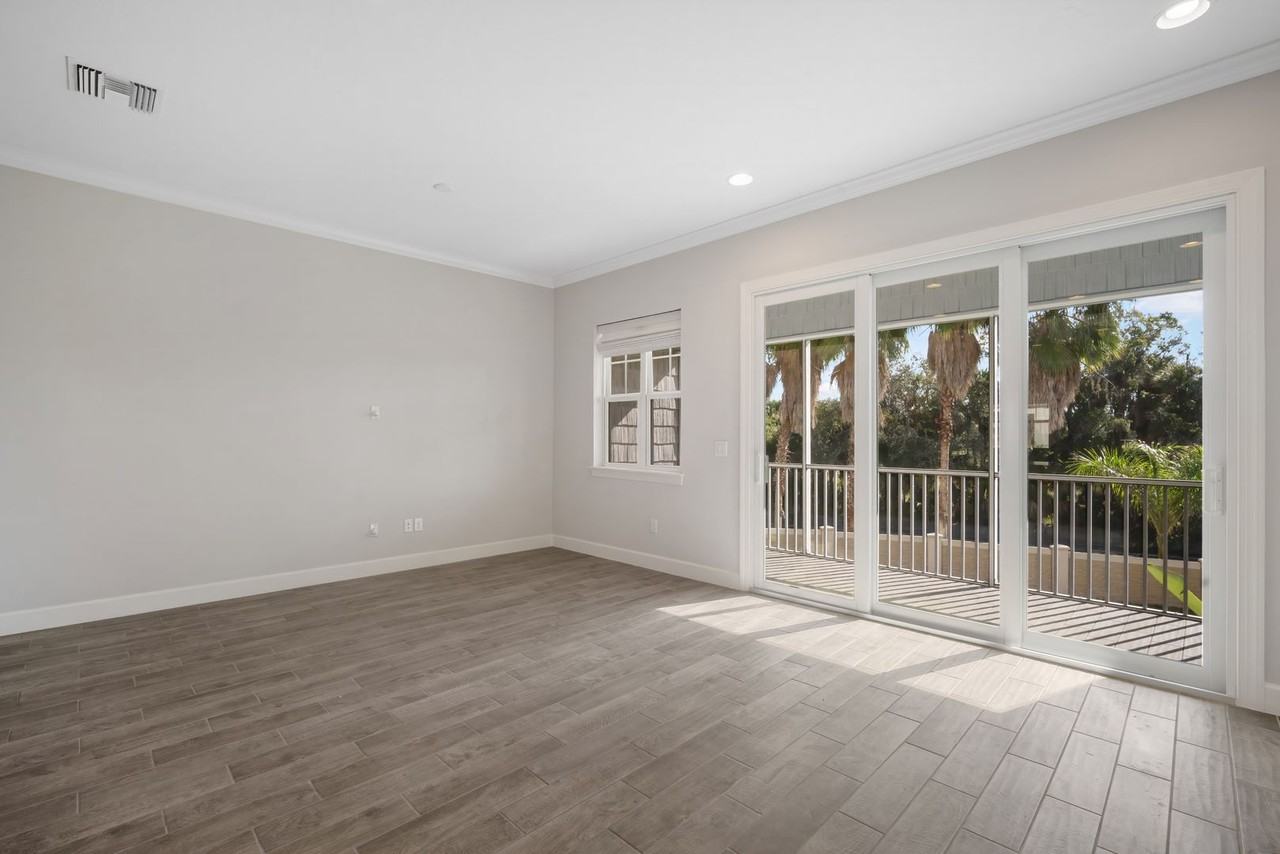 4055 Rocky Shores Dr - Photo 7 of 32