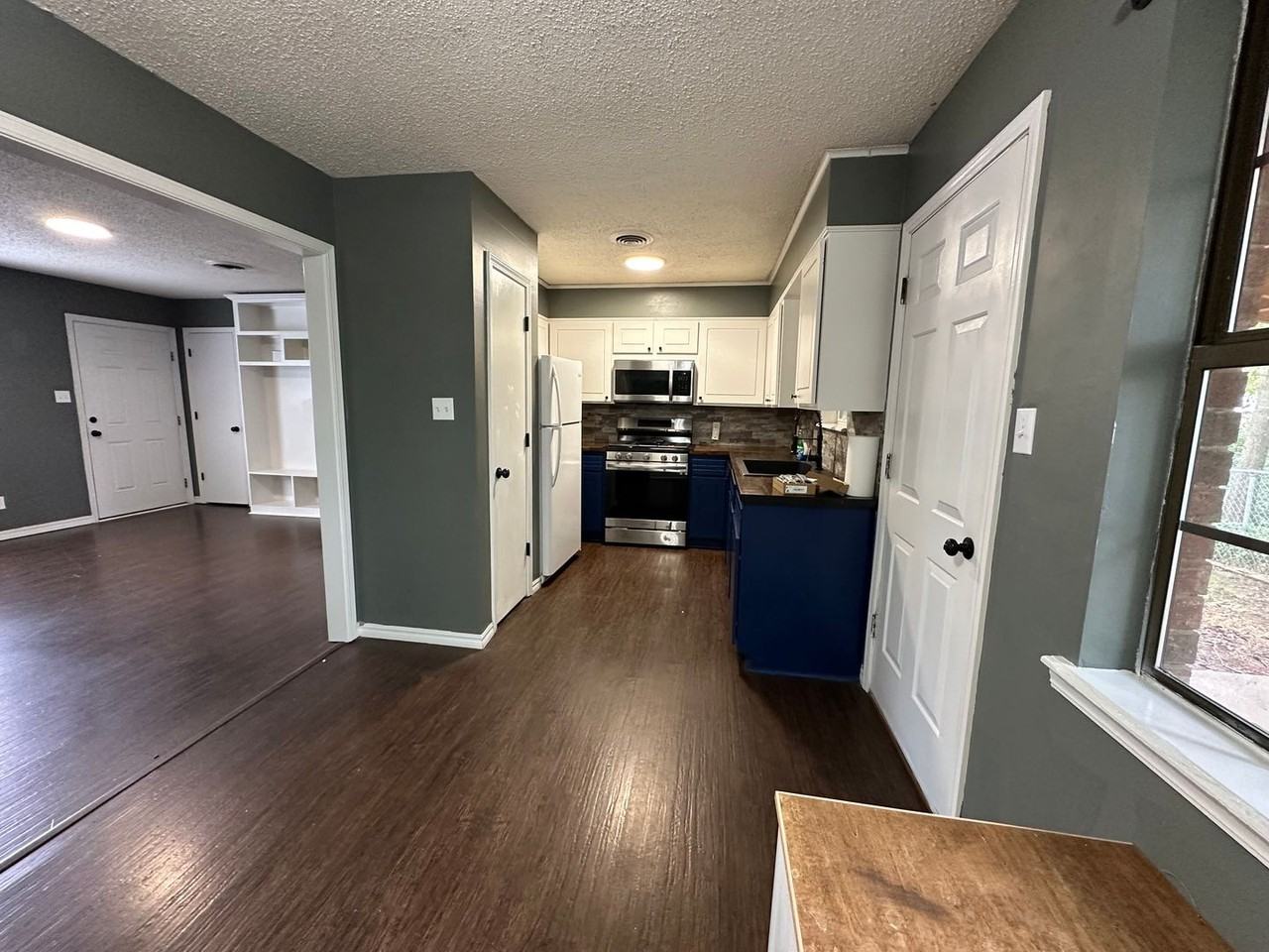 610 W 4th Pl - Photo 4 of 16