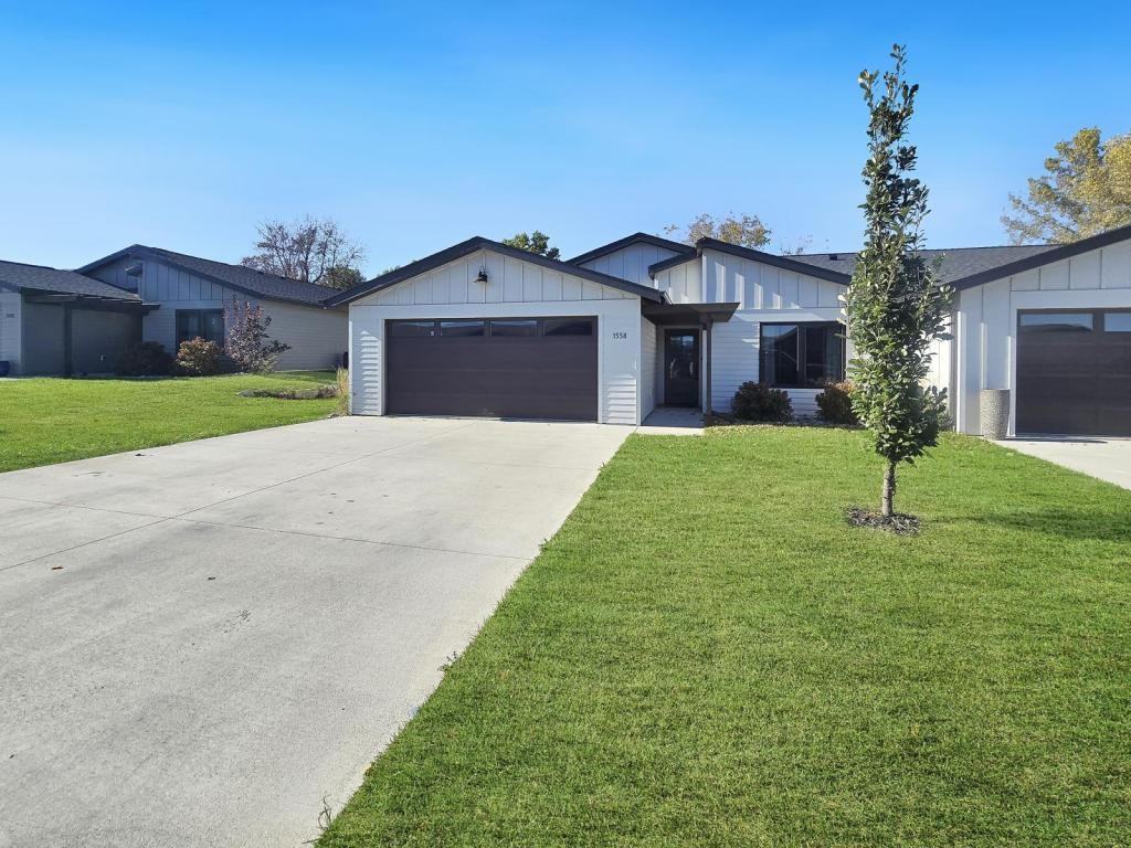 1558 1558 Blaine's Wy - Photo 2 of 34