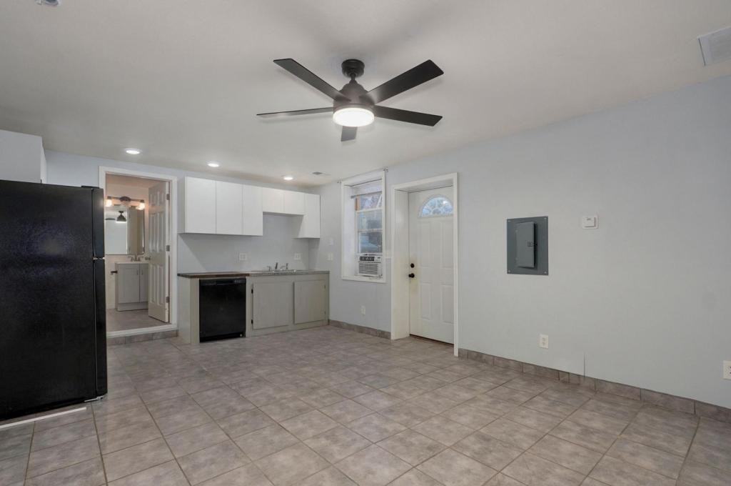 22142 Main St - Photo 4 of 9