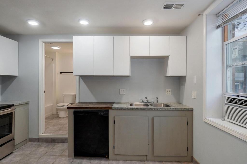 22142 Main St - Photo 5 of 9