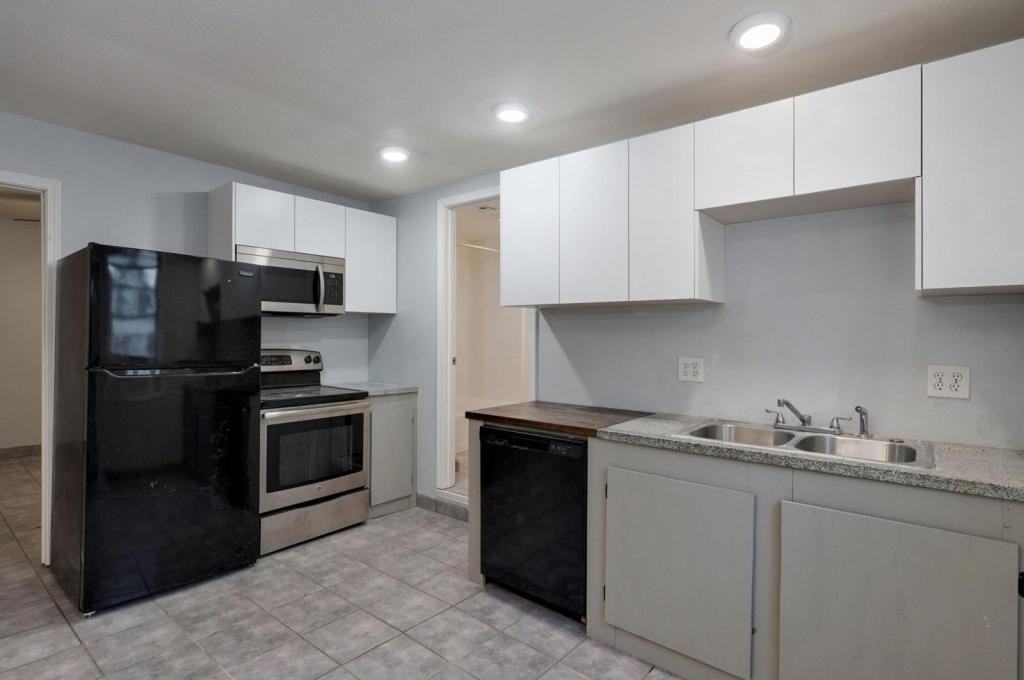 22142 Main St - Photo 6 of 9