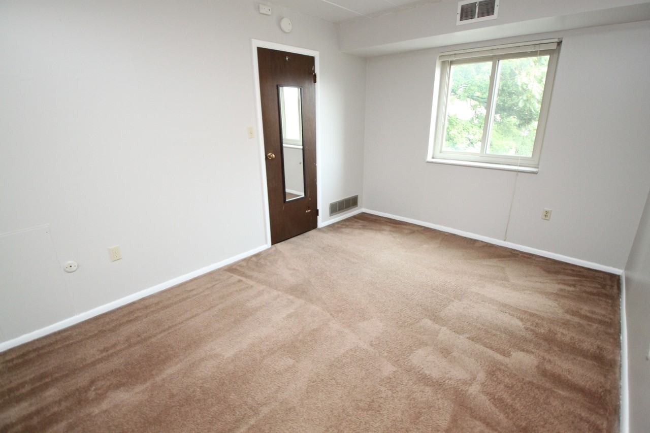 325 N Craig St #502 - Photo 3 of 7