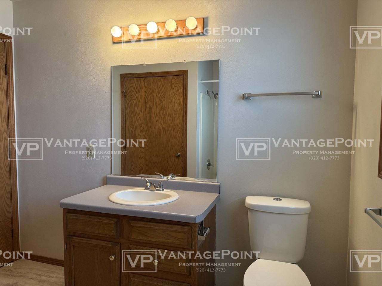 2121 N Cloudview Dr - Photo 3 of 20