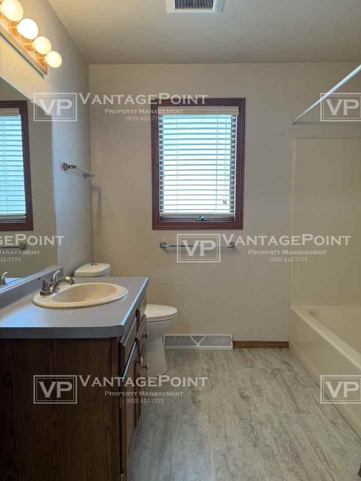 2121 N Cloudview Dr - Photo 4 of 20