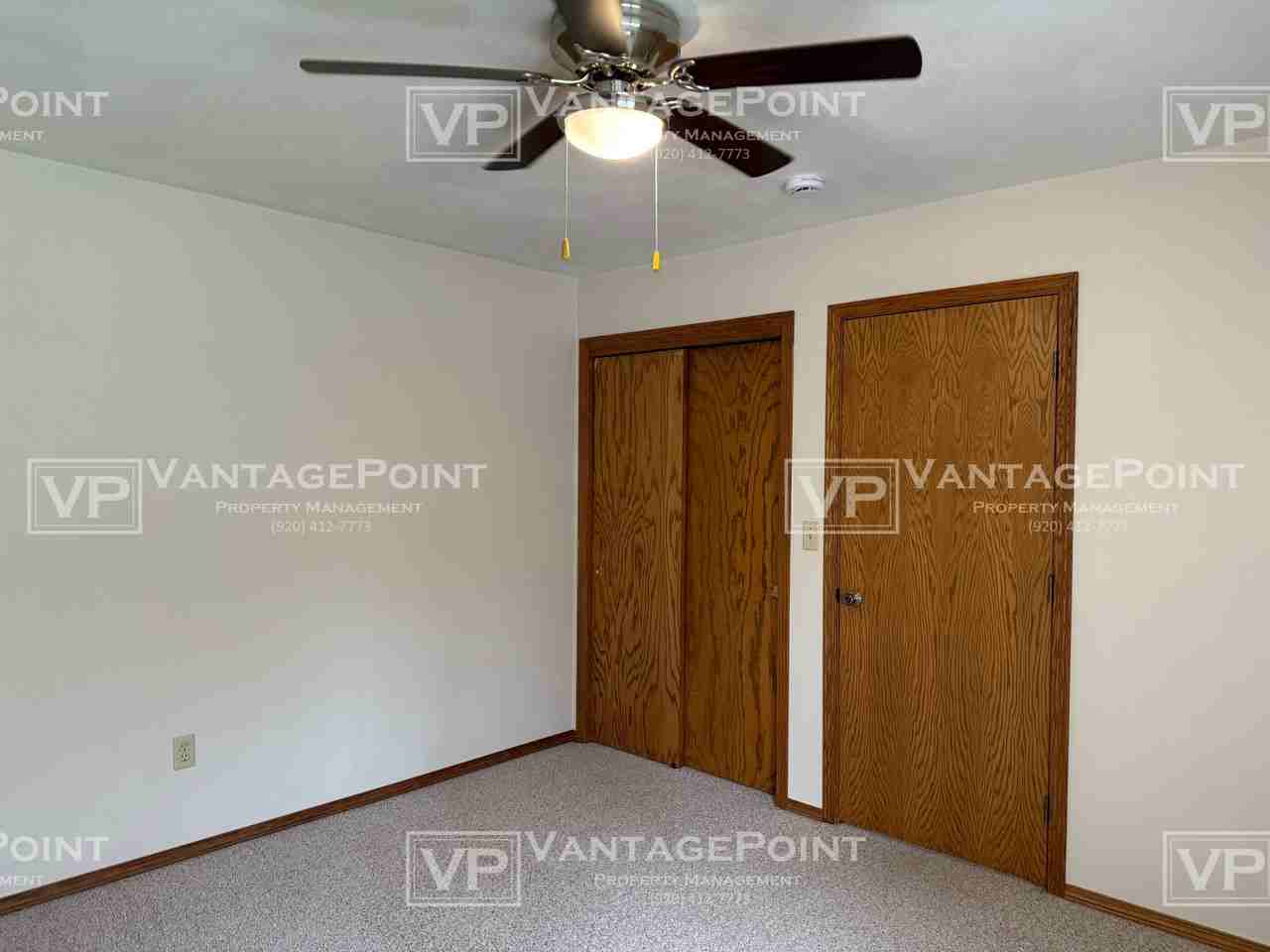 2121 N Cloudview Dr - Photo 2 of 20
