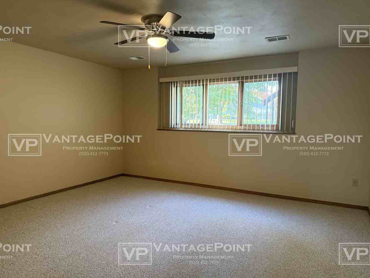 2121 N Cloudview Dr - Photo 2 of 20