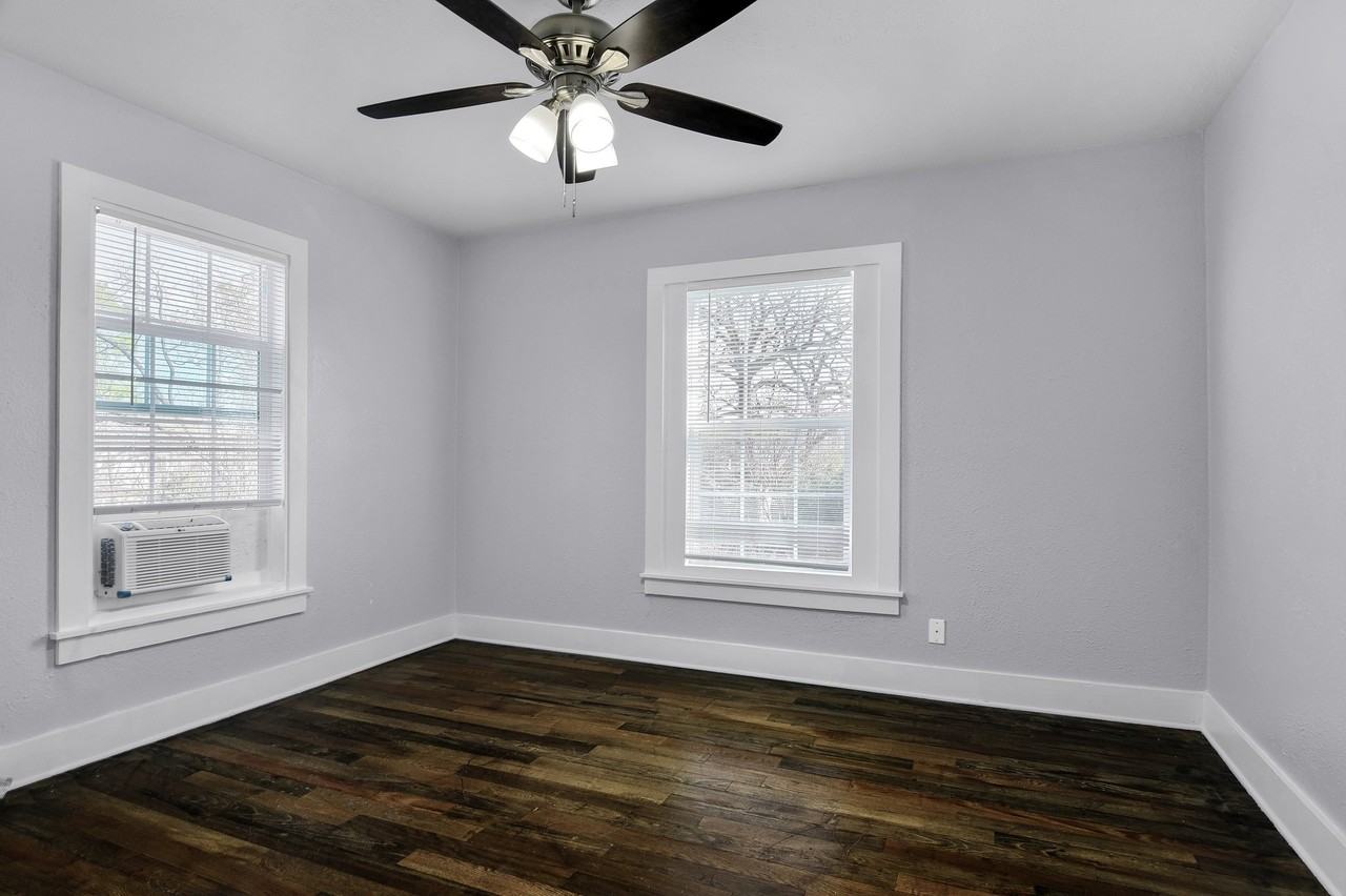 619 E Pacific St #A - Photo 3 of 20