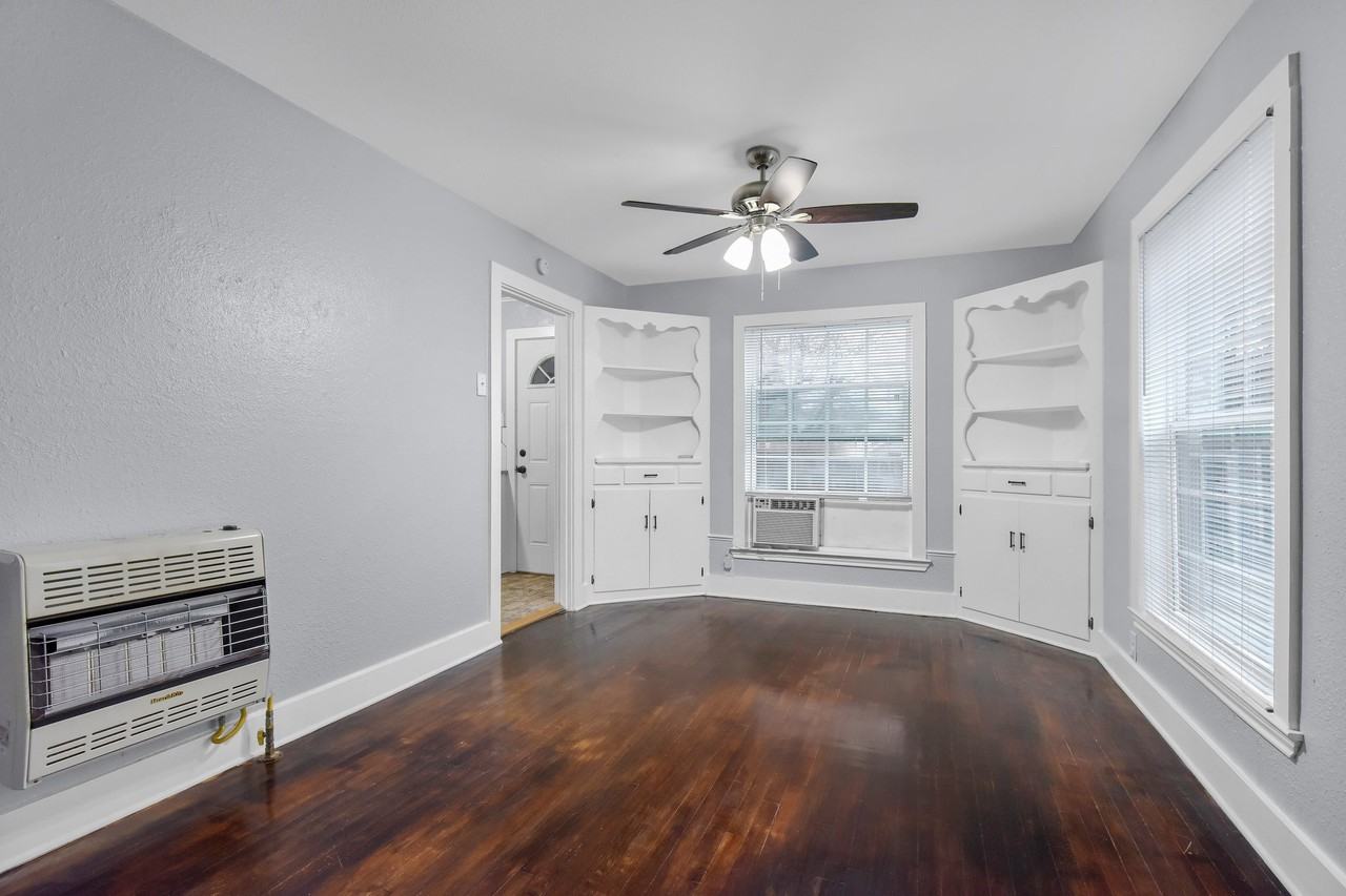 619 E Pacific St #A - Photo 5 of 20