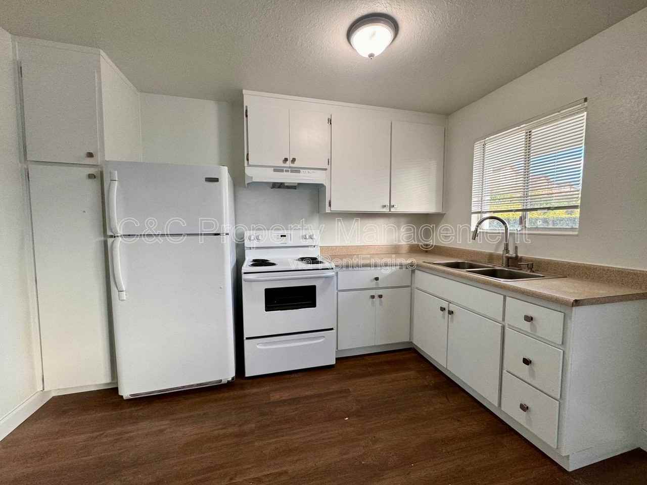 290 Pennsylvania Dr #4 - Photo 3 of 8