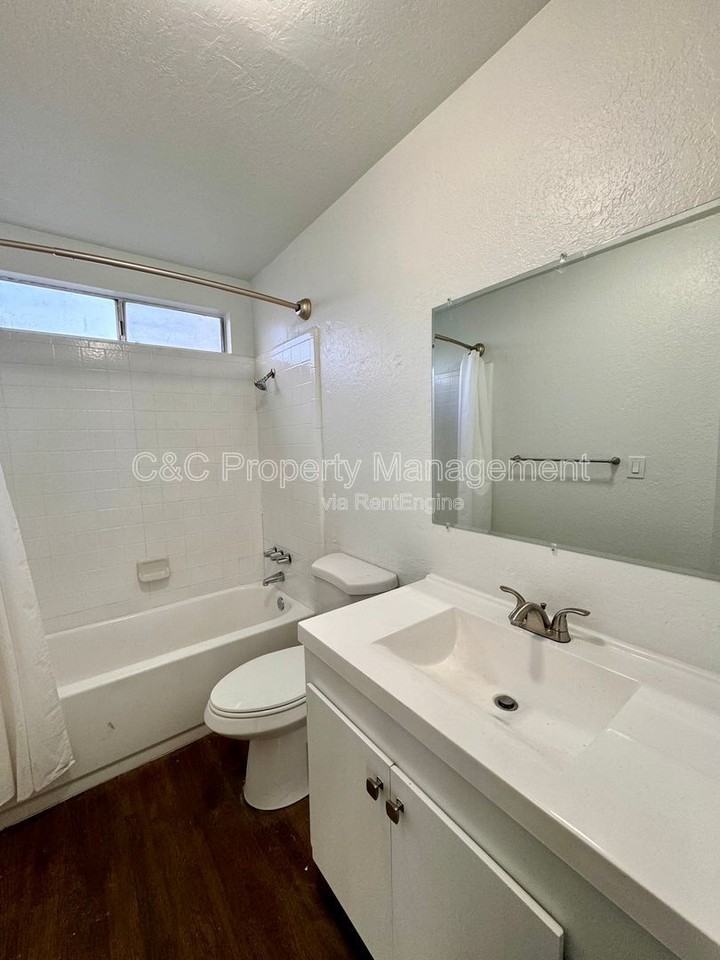 290 Pennsylvania Dr #4 - Photo 4 of 8