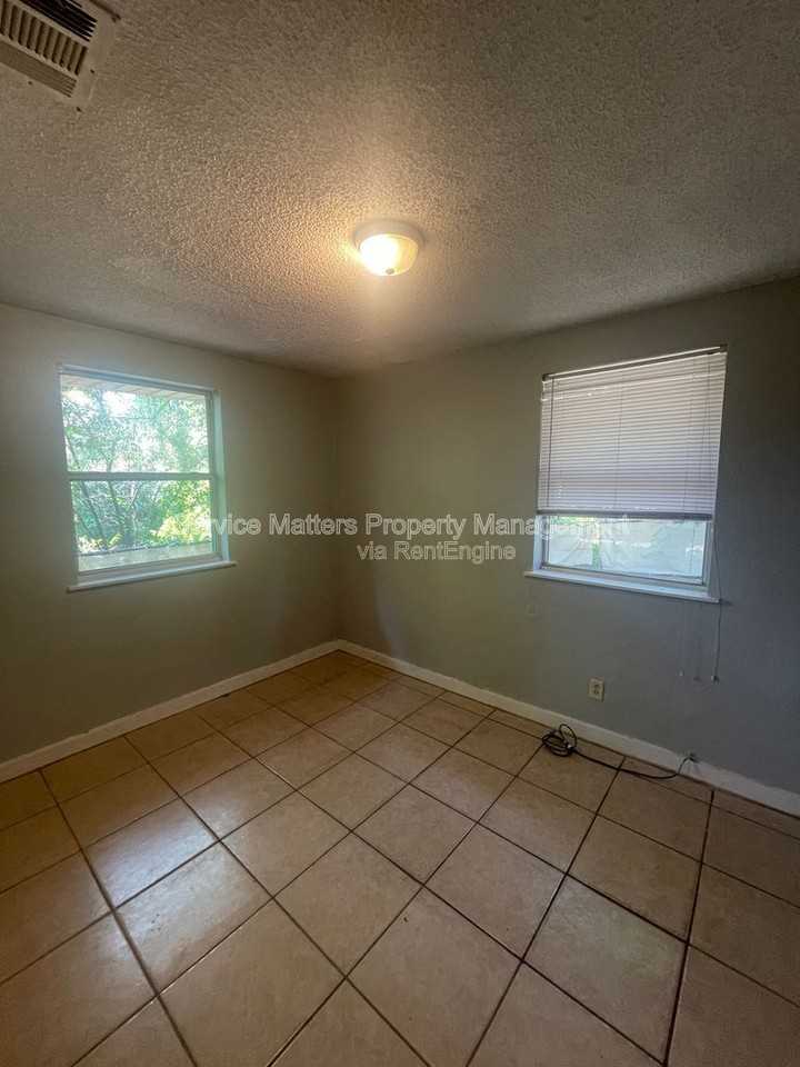 2603 W Belmont St - Photo 7 of 9