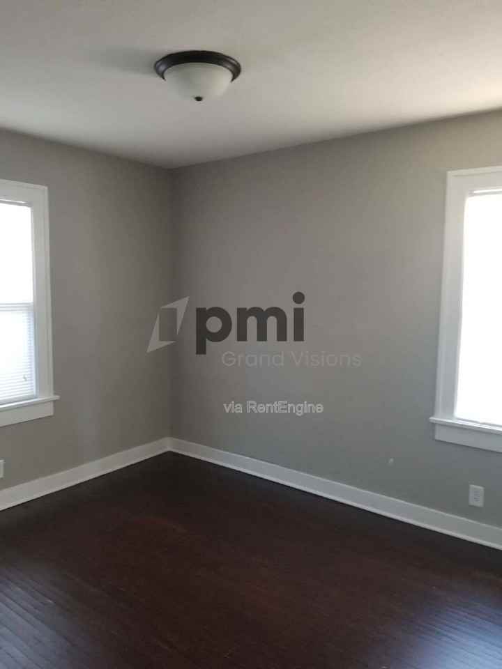 698 S Stone St - Photo 4 of 8