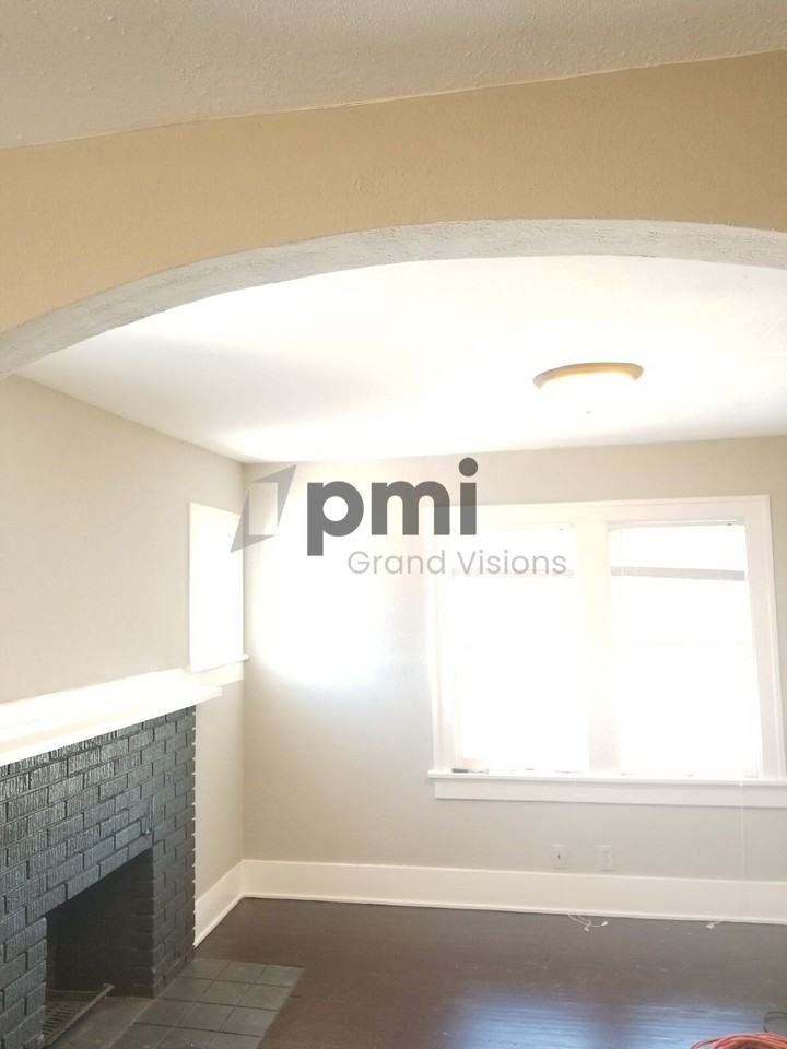 698 S Stone St - Photo 6 of 8