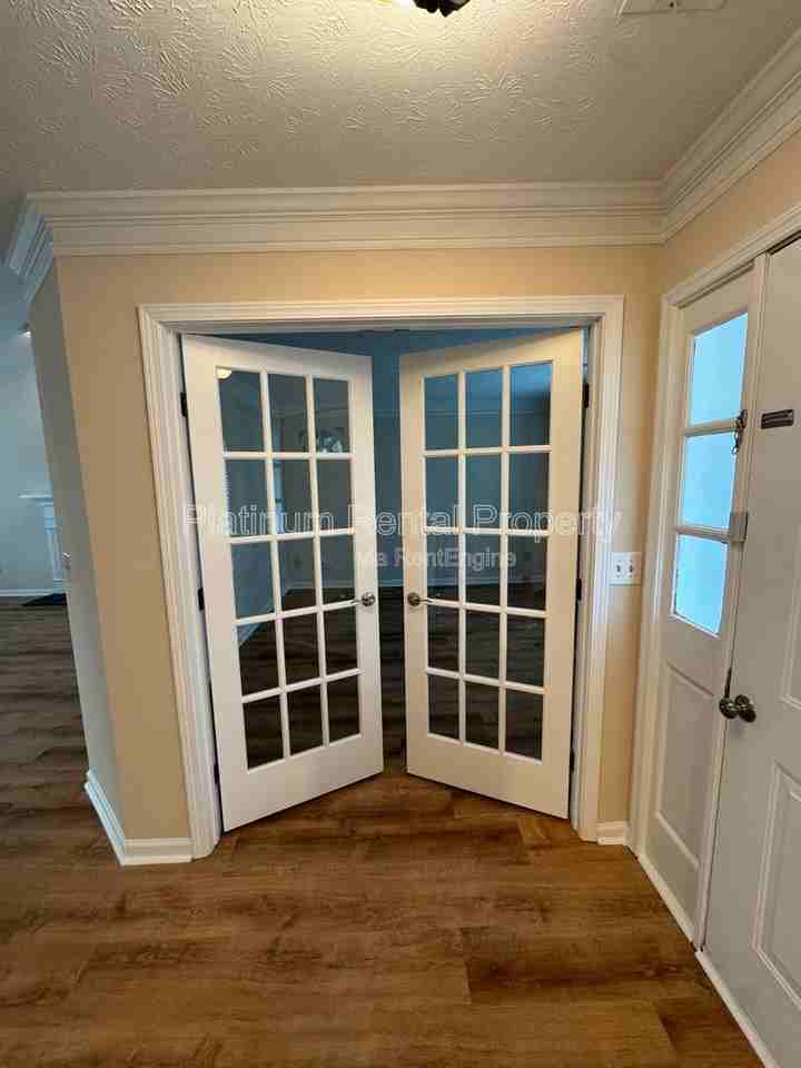 1444 Glenfield Drive - Photo 7 of 43